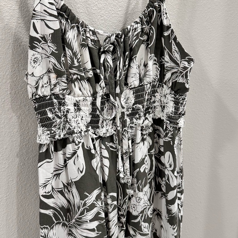 Eden & Olivia Monochrome Floral Dress